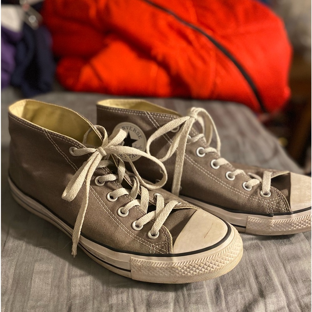 Men’s/women’s converse size 10 shoes